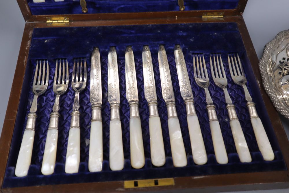 A Victorian electroplate egg cruet stand and cased set of fruit knives and forks